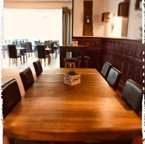 Le Bretagne Et Restaurant Le Papillon 2*