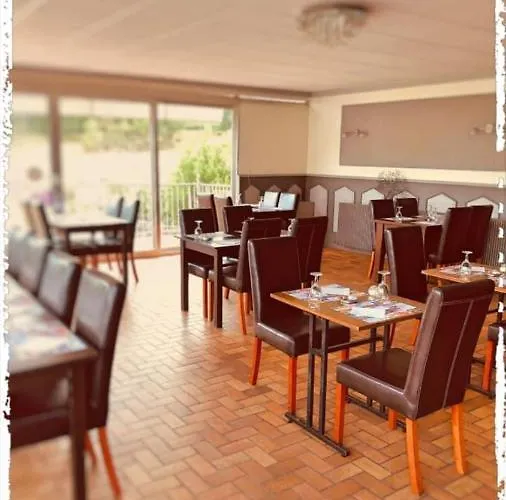 Le Bretagne Et Restaurant Le Papillon